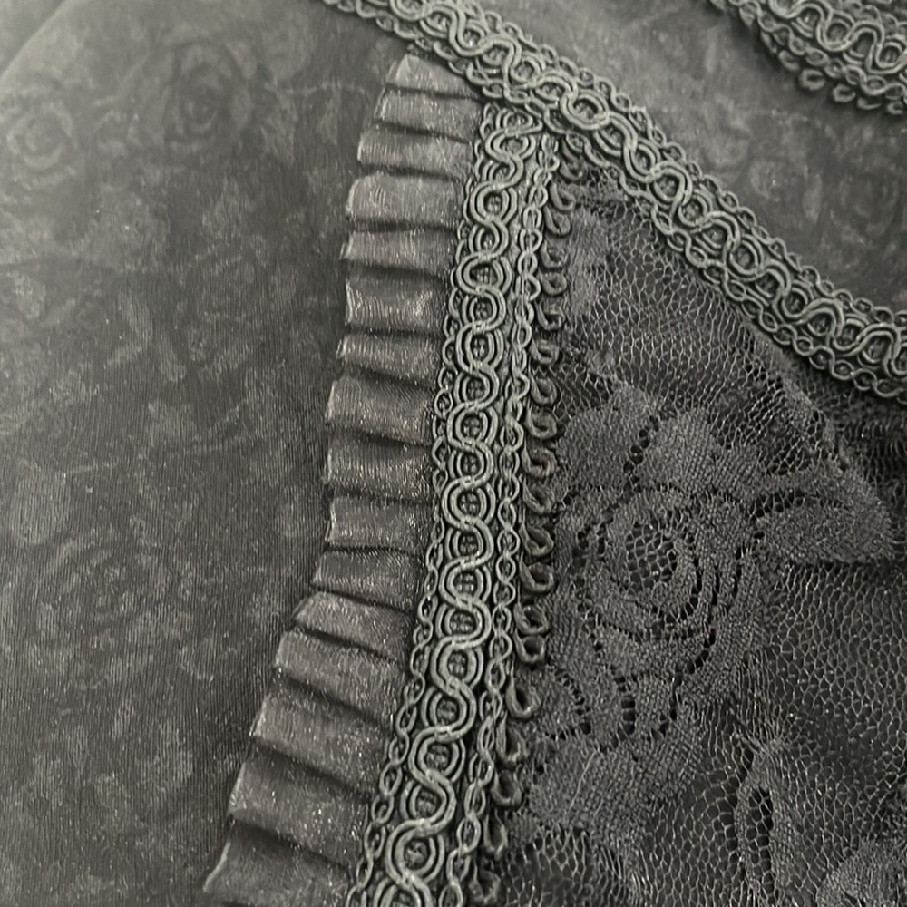 A beautiful gothic Lolita Ruffled Pencil Skirt S - Picture 4 of 11